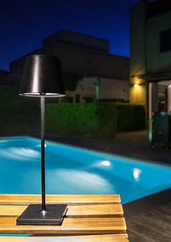 Lucide JUSTIN - Rechargeable Table lamp Indoor/Outdoor - Battery pack - Ø 11 cm - LED Dim. - CCT - 1x2,2W 2700K/3000K - IP54 - Black - atmosphere 1